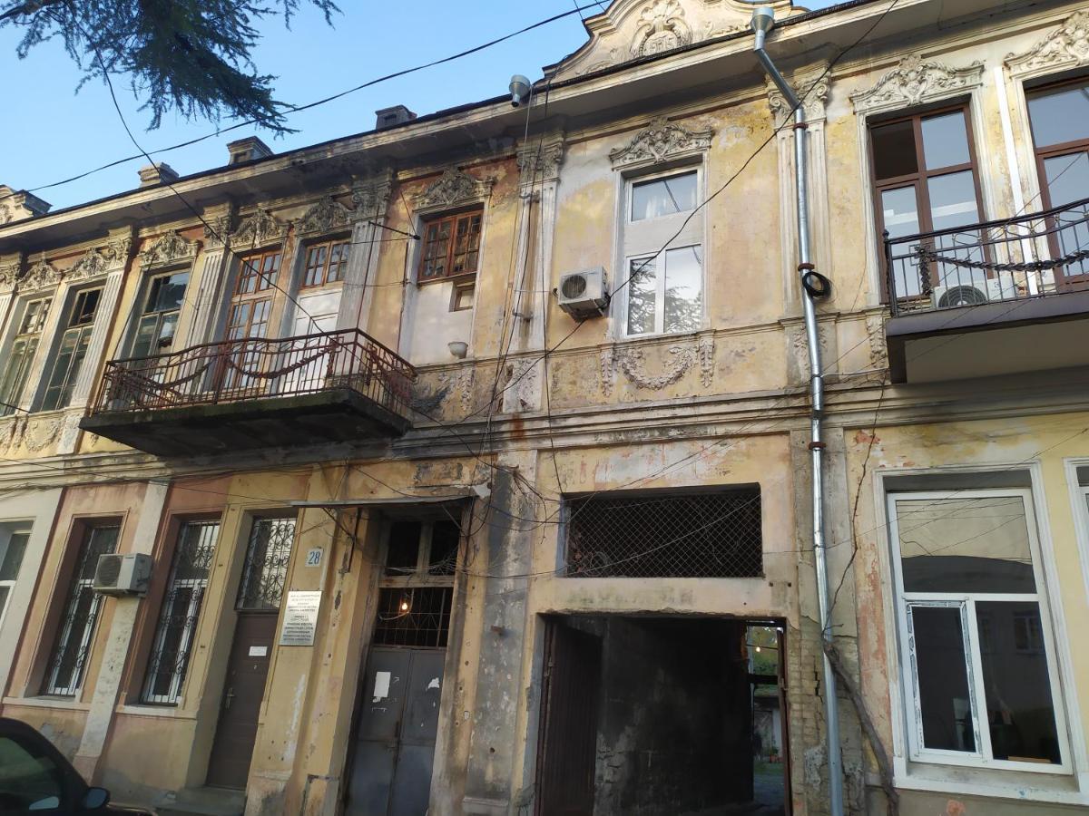 Студия В Центре Сухума Sochumi Exterior foto